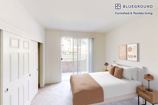 Building Photo - 1257 Lakeside Dr