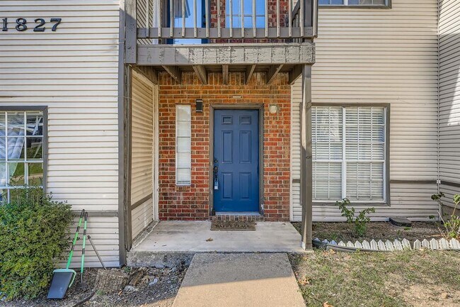 Building Photo - 1827 River Crossing Cir