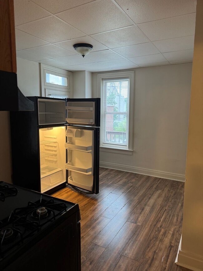 Building Photo - 1559 W King St