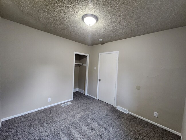 Building Photo - Fully remodeled 2 Bedroom Home