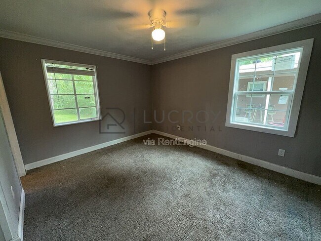 Building Photo - 3030 Oak Forest Dr