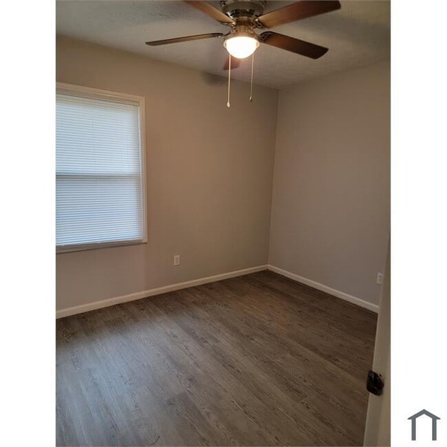 Building Photo - "Charming Fayetteville Townhouse: Spacious 3-Bed, 2.5-Bath Haven"