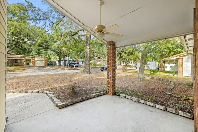 Building Photo - 310 Goldenrod Ct