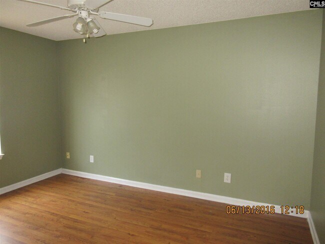Building Photo - 208 Sterling Cross Dr