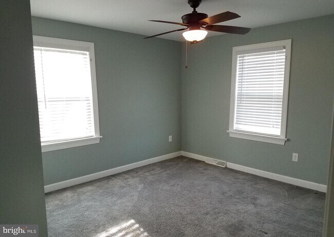 Building Photo - 914 Tuckerton Rd