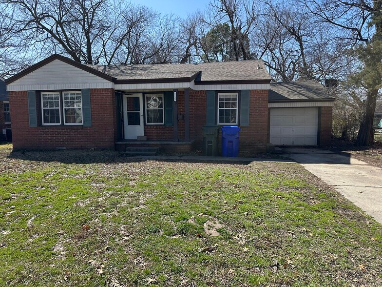 Primary Photo - 1122 E Louisiana St