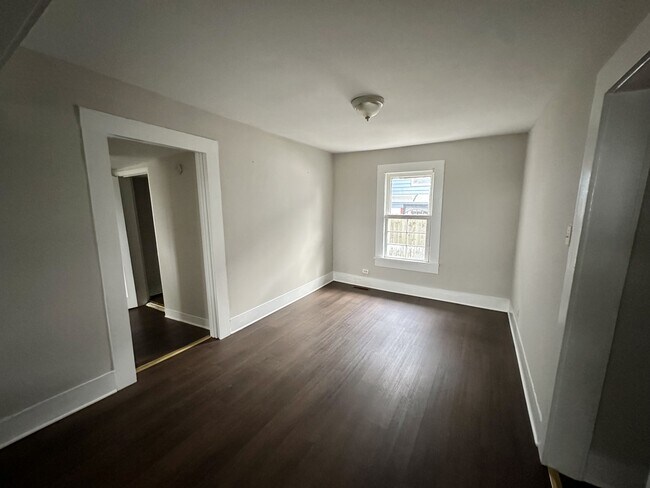 Building Photo - 1249 Waverly St