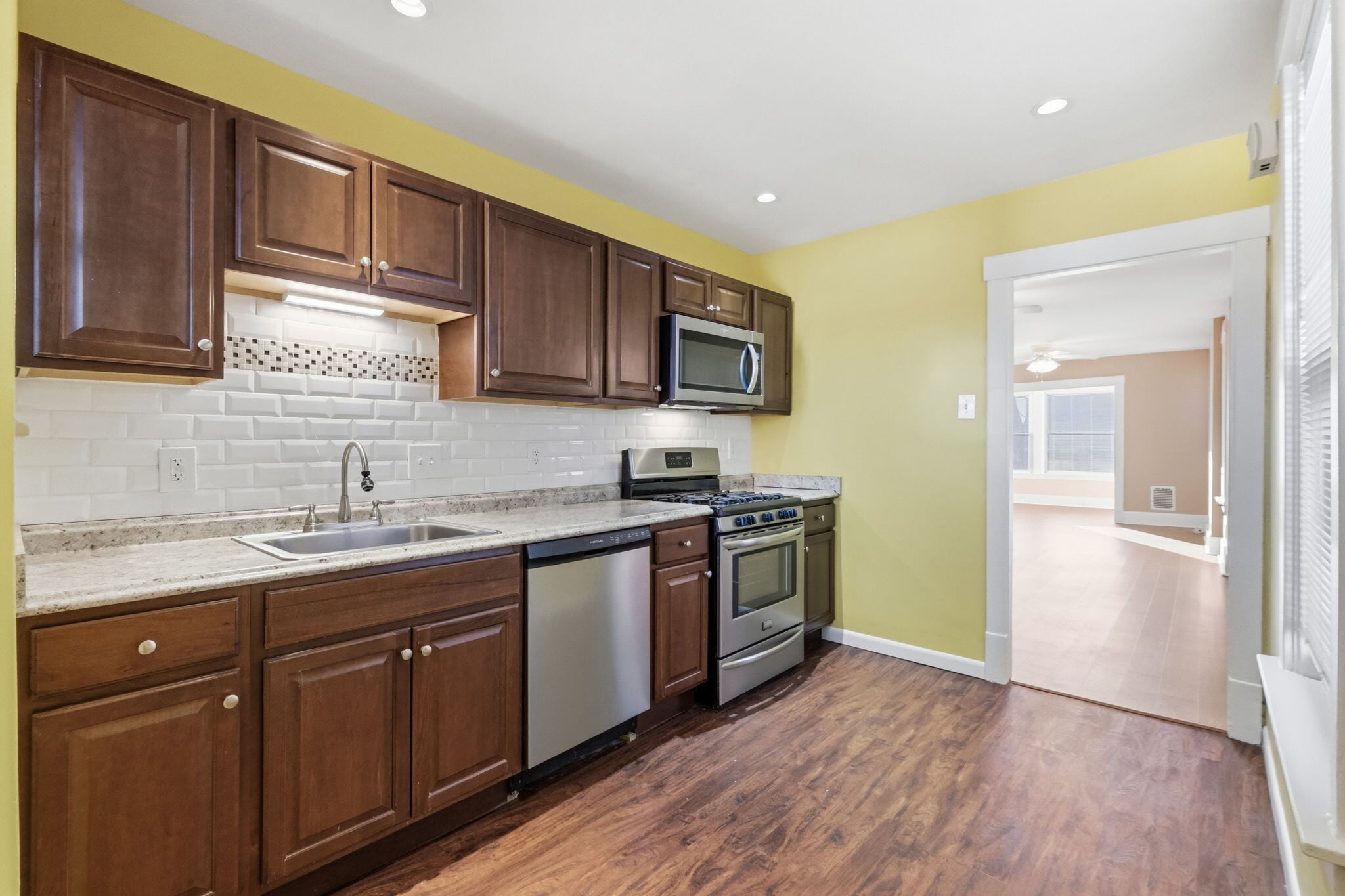 Building Photo - 2303 Sherbrook St