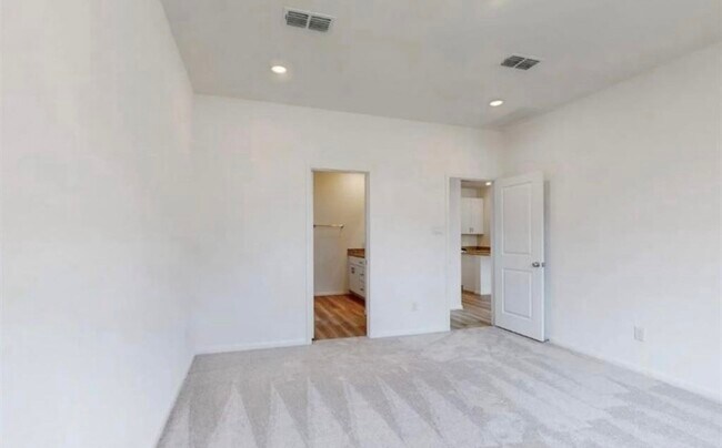 Building Photo - 2723 Forest Retreat Ln