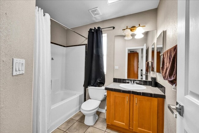 Building Photo - 29 Palms home in great neighborhood!