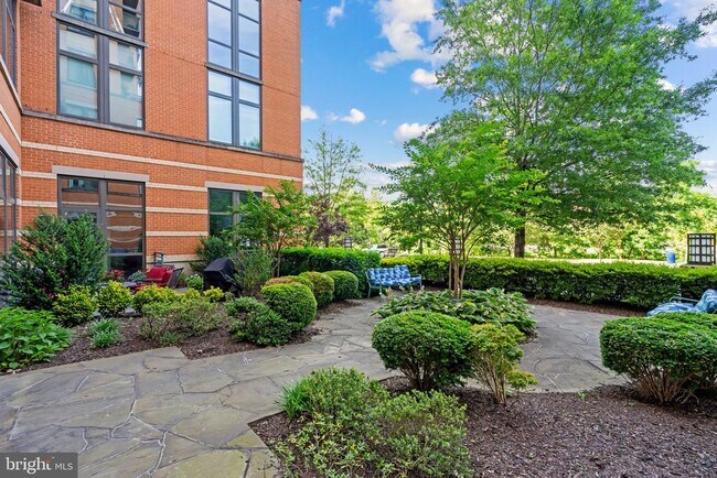 Building Photo - 2720 S Arlington Mill Dr