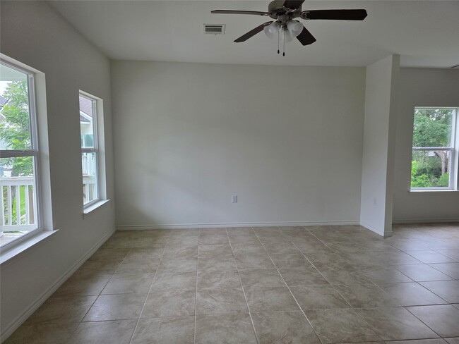Building Photo - 6102 White Oak Dr
