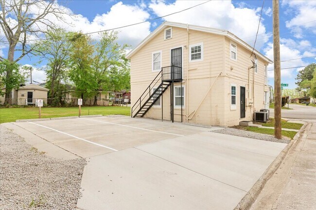 Building Photo - Move-In Special: $300 Off First Month if You Move by Feb 28, 2026!