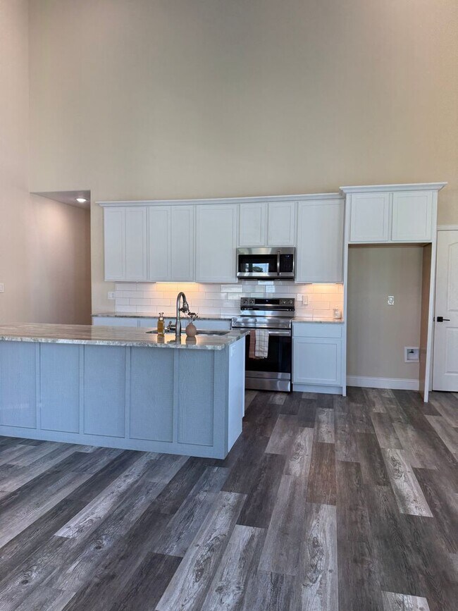 Building Photo - Beautiful modern Townhome in Peaster ISD NO Water Bill -  Fenced Yard - GATED: Spring Move in Spe...