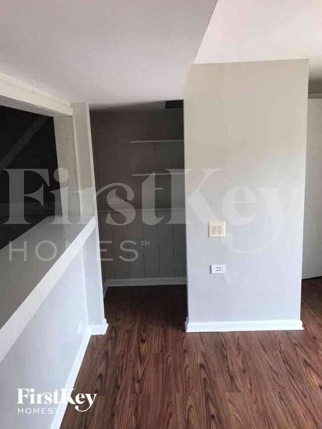 Building Photo - 2S383 Riverside Ave