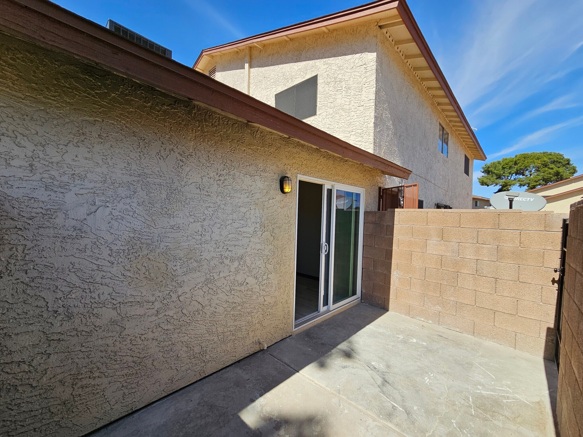 Building Photo - 860 E Brown Rd