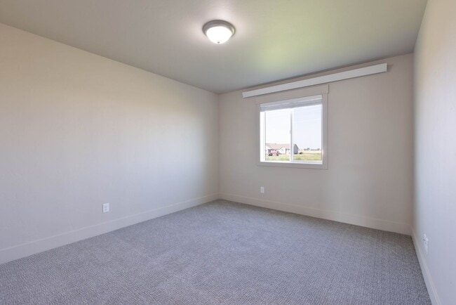 Building Photo - 5961 N Silver Fox Rd