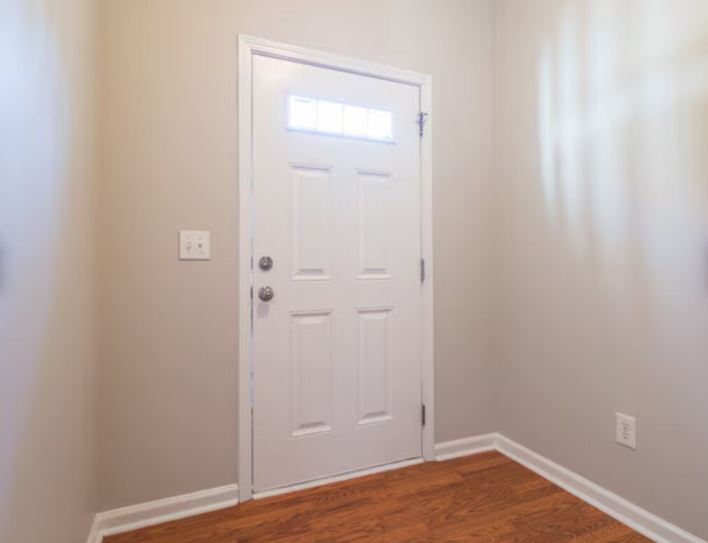 Building Photo - 511 Elm Ave