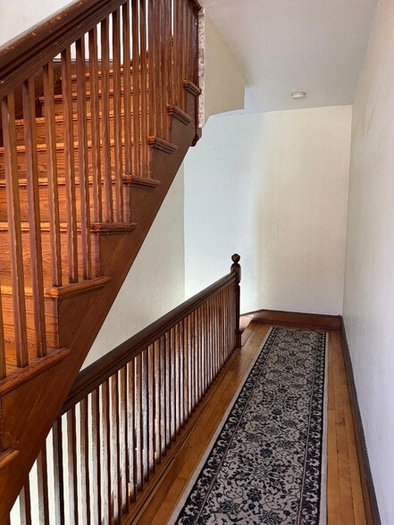 Building Photo - 868 Broadway