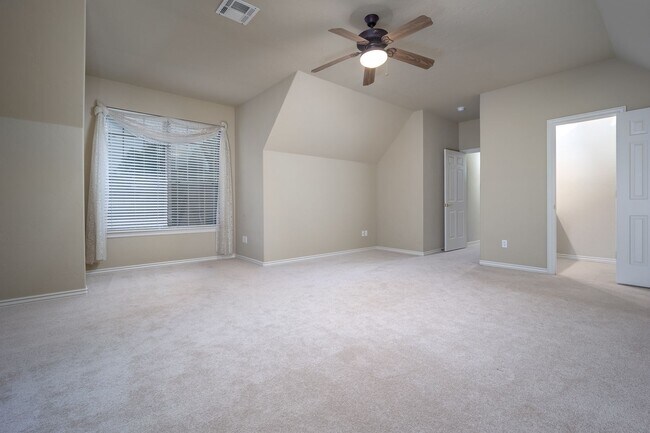 Building Photo - (5) Bed/(4.5) Bath + Study Avail NOW! Must-See Amenities!