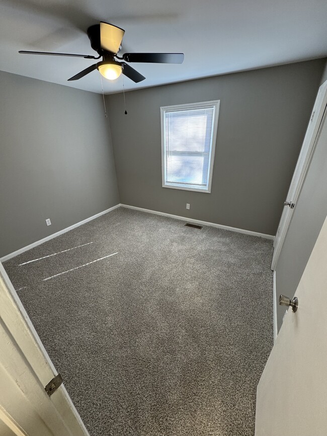 Building Photo - 102 Aqua Ct