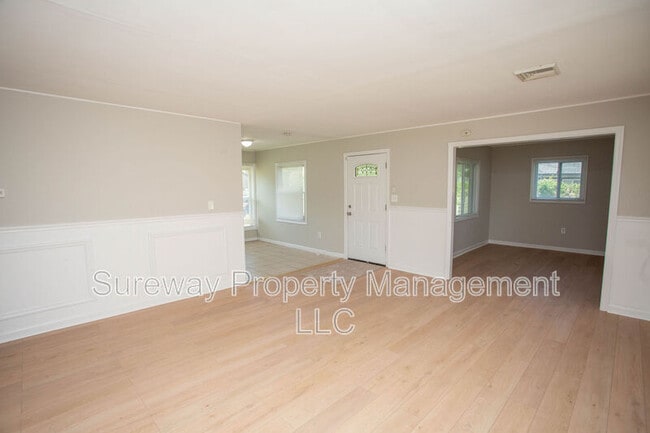 Building Photo - 11 Sedgwick Ln