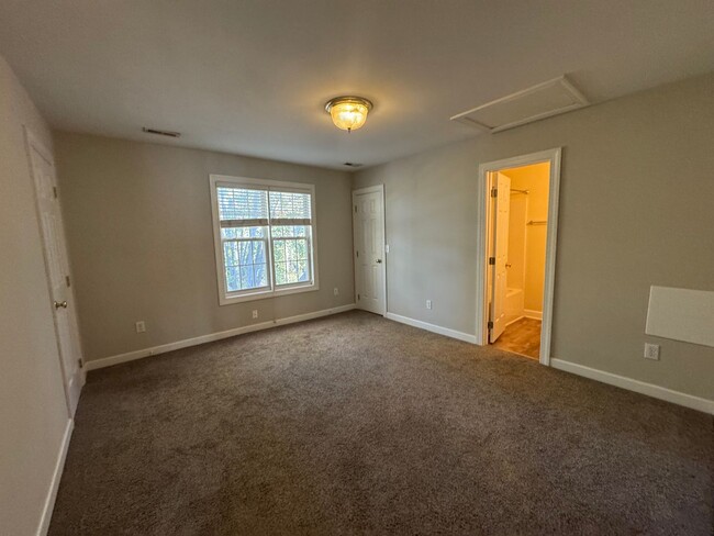 Building Photo - 2 Bed | 2.5 Bath Raleigh Townhome near NCSU