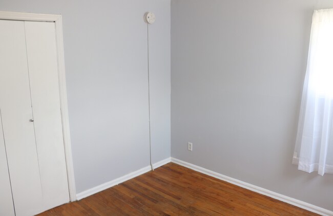 Building Photo - 73 Emerald Rd