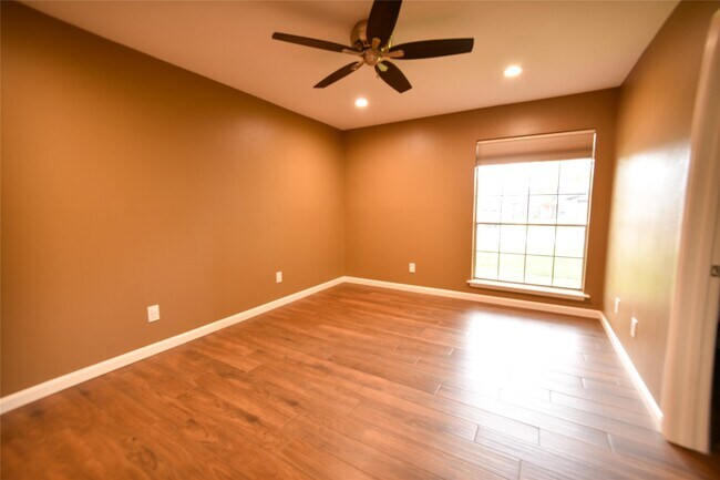 Building Photo - 217 Rachael Ln