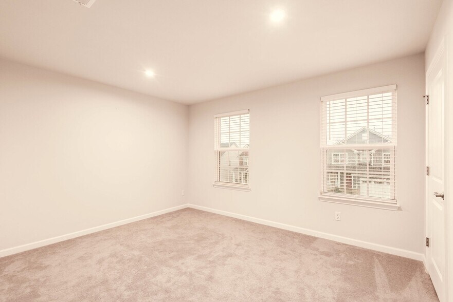 Building Photo - 819 Dean Dr