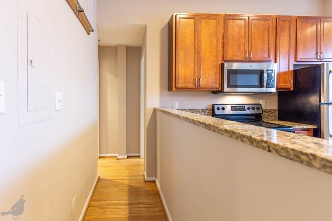 Building Photo - Spacious Two Bedroom Off 14th St. Corridor!