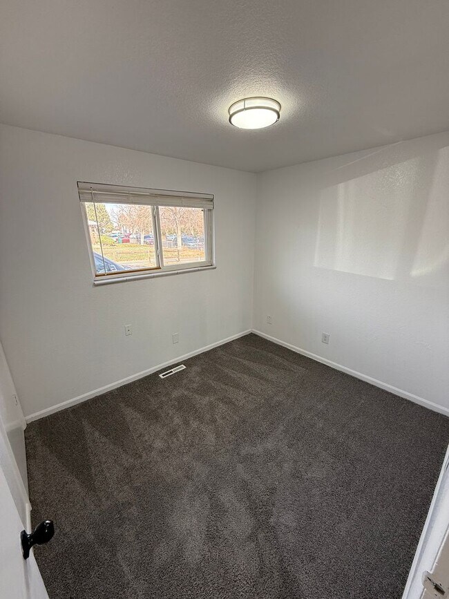 Building Photo - Lansing27