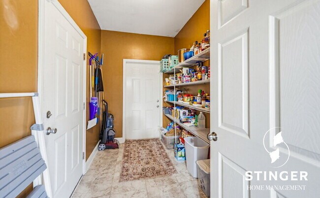 Building Photo - 11 Mint Farm Dr