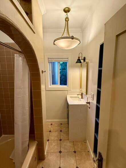 Building Photo - 840 Huntley Dr