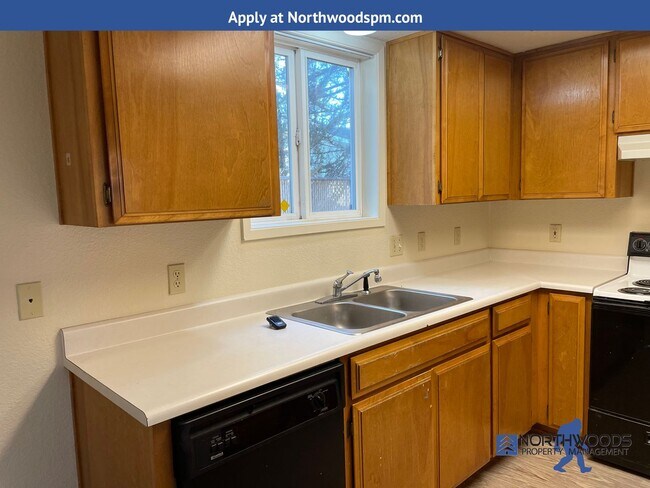 Building Photo - Very Nice 2 Bedroom 1 Bath Condo-Located i...