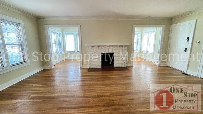 Building Photo - Charming 2-bedroom, 1-bath Duplex in Kansa...