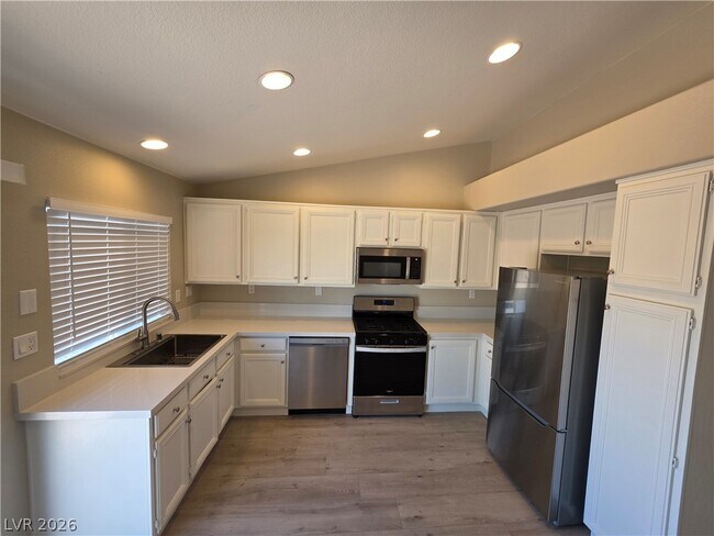 Building Photo - 626 Palmwood Ln