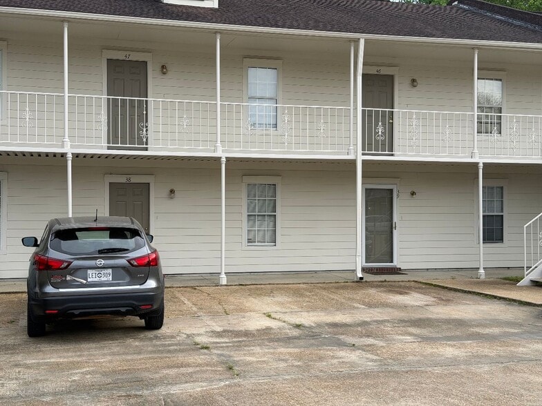 Building Photo - Oakwood Village Apartments