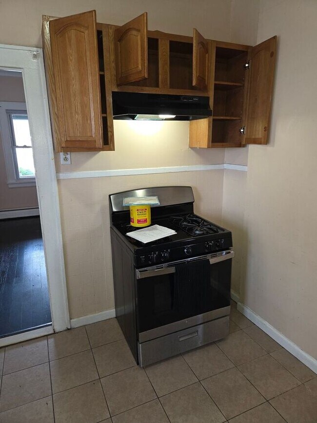 Building Photo - 24 Valley St