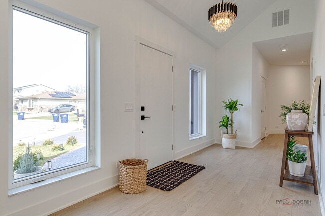 Building Photo - 19 Marina Dr