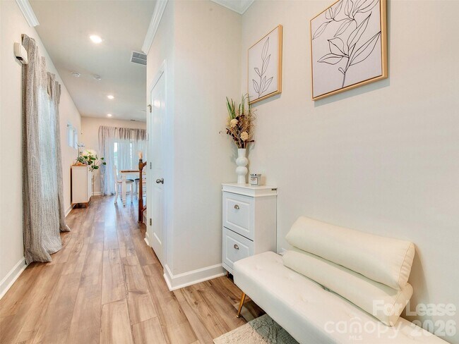 Building Photo - 4009 Woodland View Dr