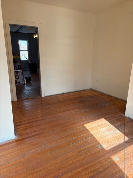 bedroom - 19 Essex Ave