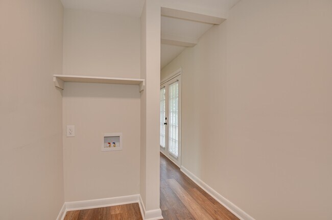 Building Photo - 1406 Ridgewood Dr