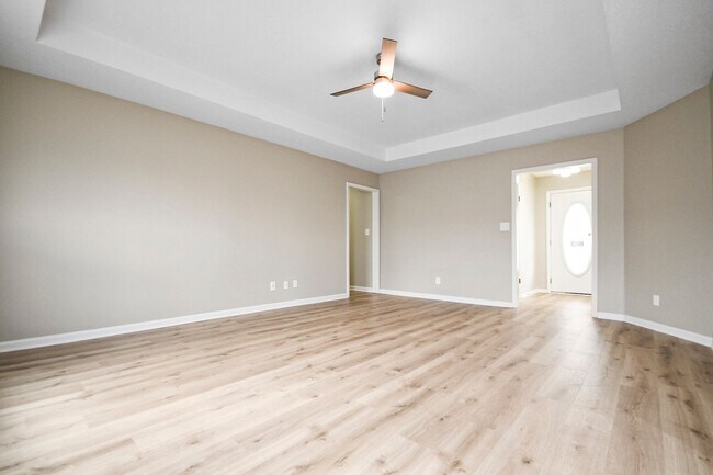 Building Photo - Pet Friendly Three Bedroom!