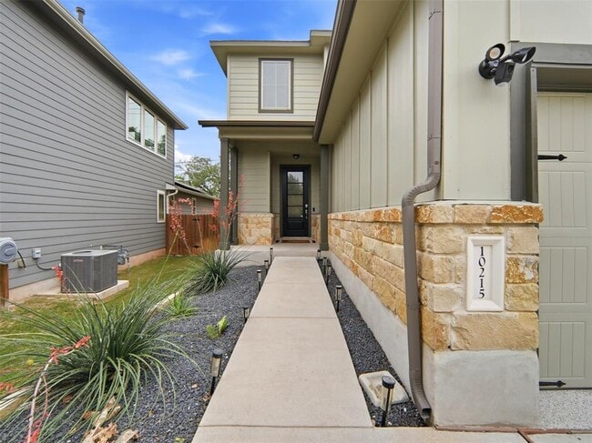 Building Photo - 10215 Buster Dr