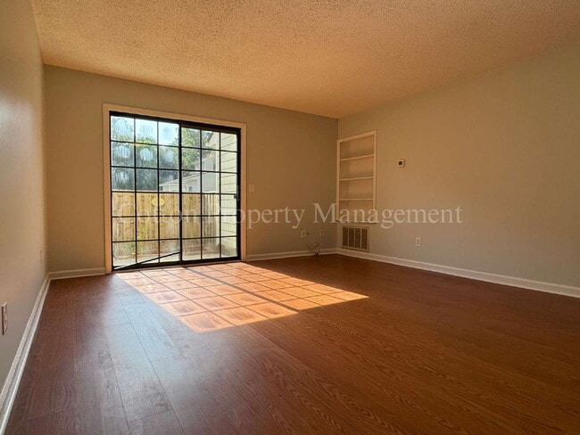 Building Photo - 1731 S 41st St