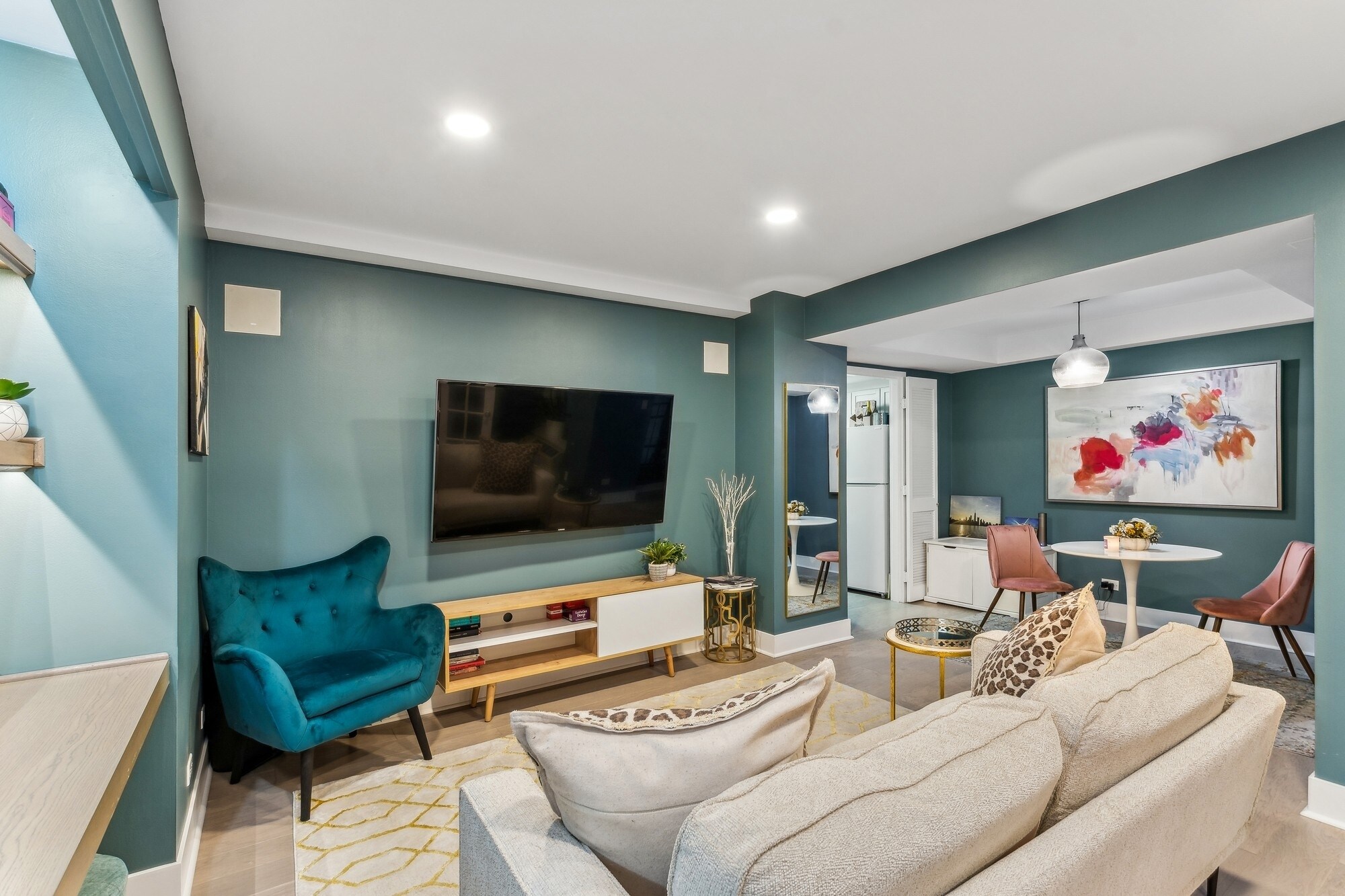 Building Photo - 40 E Delaware Pl