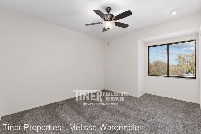 Building Photo - 3 br, 2.5 bath House - 8708 Bluff Lane