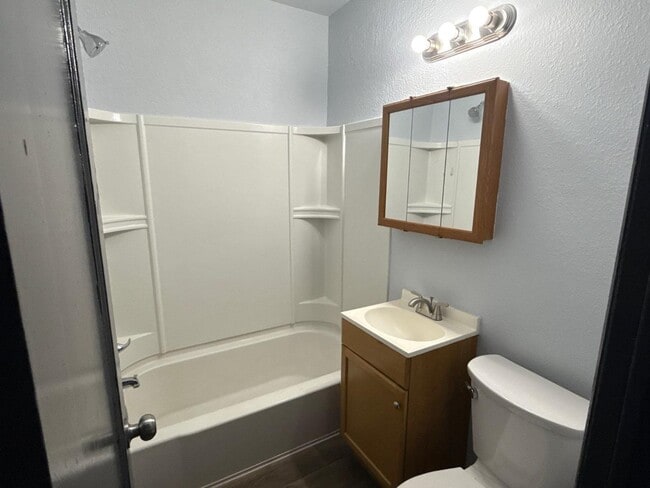 Building Photo - 2318 W 33rd St S