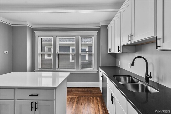 Building Photo - 49 Virgil Ave